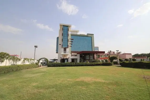 OYO 40458 Hotel Deep Palace