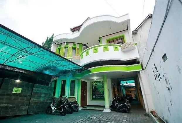 OYO 418 Setra House