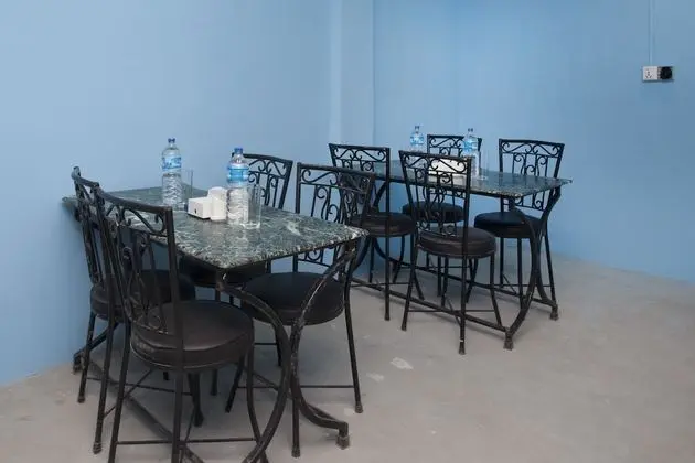 OYO 419 Hotel Crossroads - Yerinde Yemek