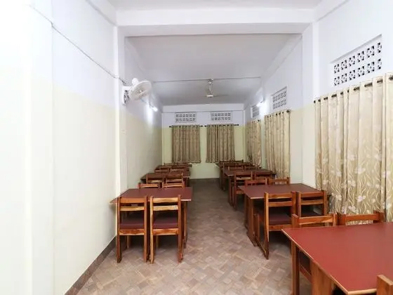 OYO 41968 Hotel Bravo - Yerinde Yemek