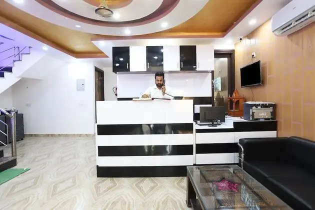 OYO 42619 Diamond Key Residency