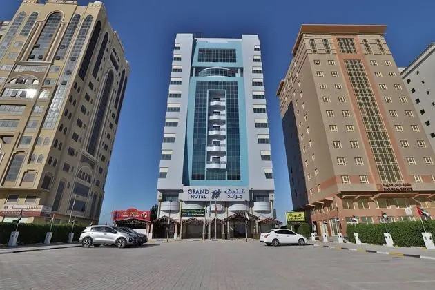 Oyo 427 Grand Pj Hotel - 1