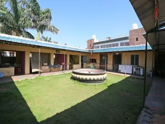 OYO 42729 Hotel Kavin's Inn