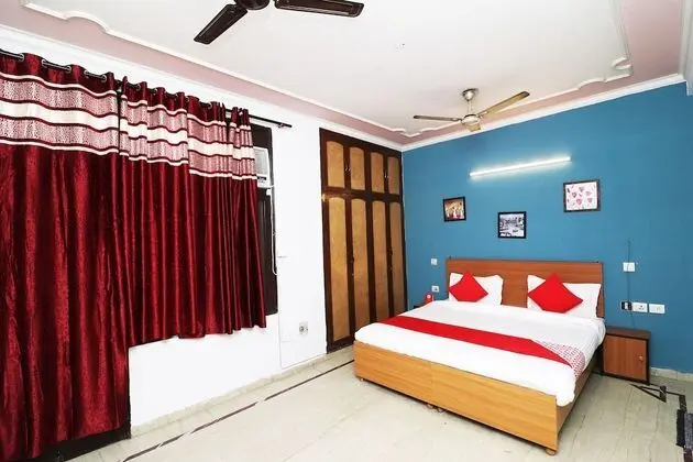 OYO 42733 Silver Homes - 1