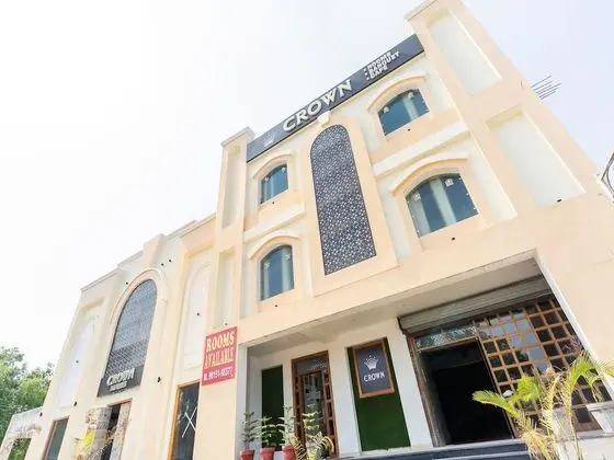 OYO 42749 Hotel Crown