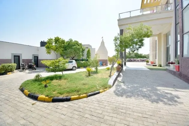 OYO 43506 Splash The Resorts