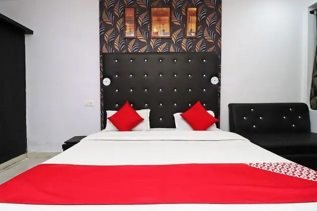 OYO 43850 Hotel Mn Galaxy