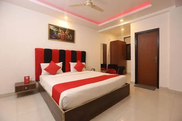 OYO 43923 Surbhi Residency
