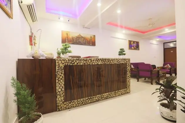 OYO 43923 Surbhi Residency - Lobi