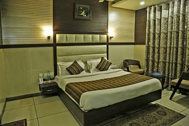 OYO 4399 near Railway Station