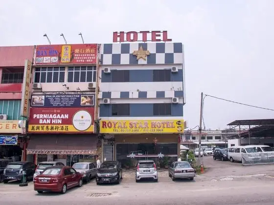 OYO 44010 Royals Star Hotel