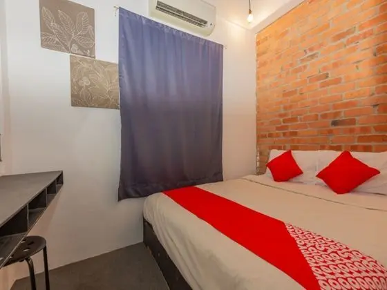 Oyo 44032 Zzz Hotel