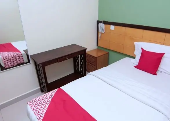 Oyo 44054 Holiday Mansion Inn