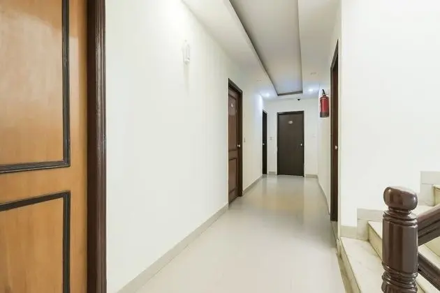 OYO 44081 Hotel Royal Holidays - Lobi