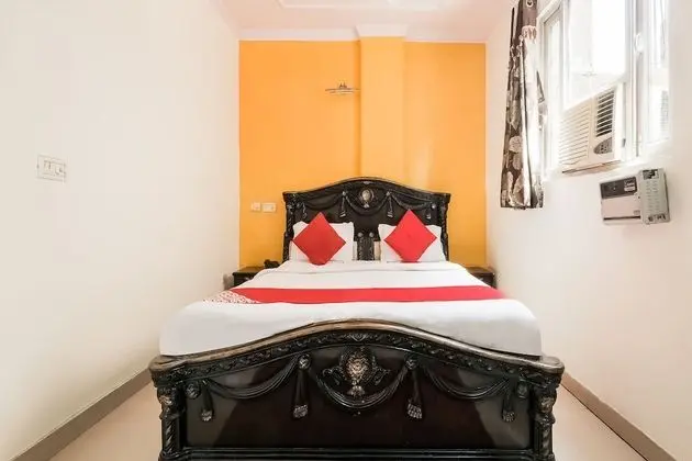 OYO 44081 Hotel Royal Holidays - Oda
