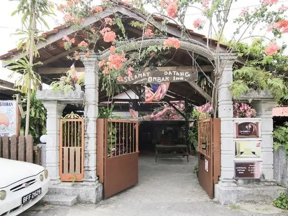 OYO 44084 Ombak Inn Chalet