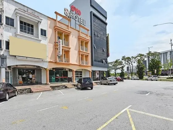 OYO 44103 8 Hotel