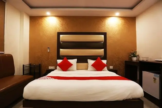 OYO 44535 Mona Regency Hotel And Banquets - Oda