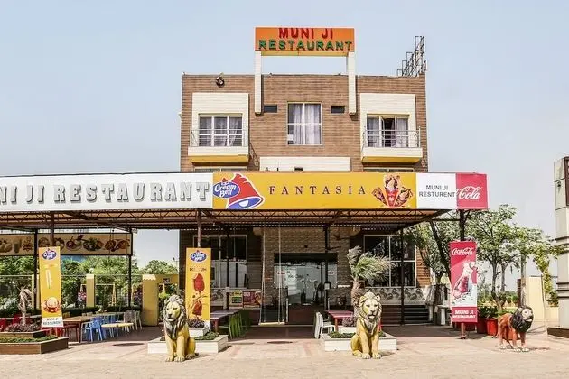 OYO 44660 Muni ji restaurant & hotel