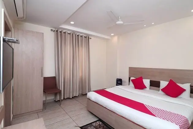 OYO 4477 City Square Hotel