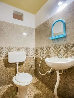 OYO 45303 Jay Vijay Residency - Banyo Tipleri