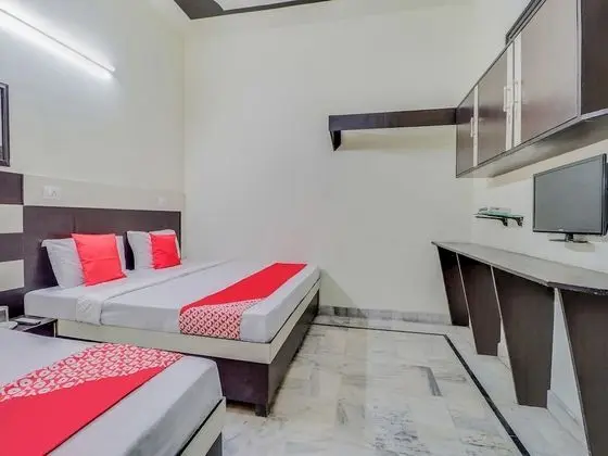 OYO 45903 Royal Guest House