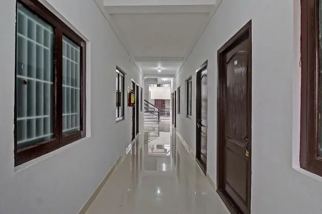 OYO 45997 Gsn Residency - İç Mekan