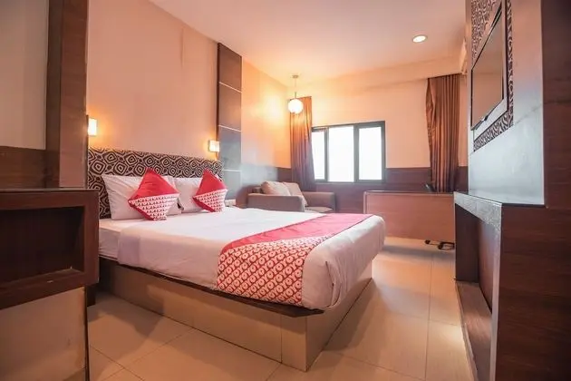 OYO 467 Penthouse Hotel
