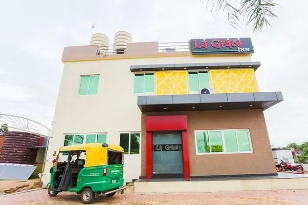 OYO 46710 La Grace Inn