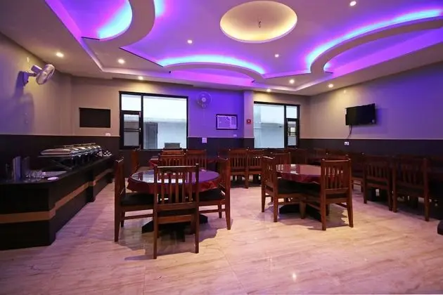 OYO 4690 Hotel Kanta International - Yerinde Yemek