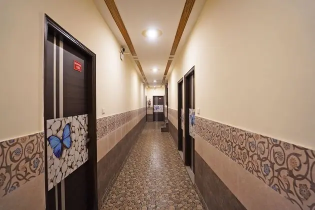 OYO 46922 Qlark White Palace - İç Mekan
