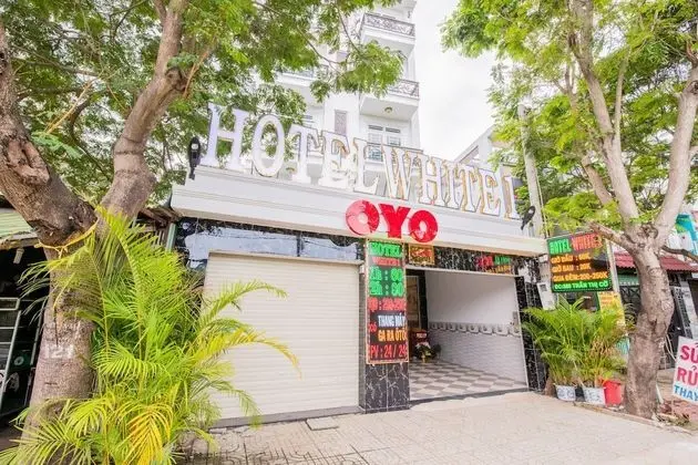 OYO 471 White 1 Hotel - Dış Mekan