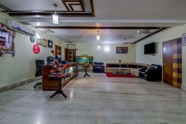 OYO 4730 Apartment Hotel Imperia Inn - Lobi
