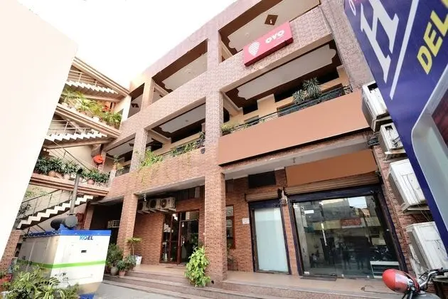 OYO 4738 Hotel Re-Birth