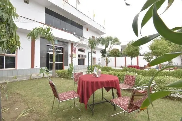 OYO 47389 Hotel Sun N Star