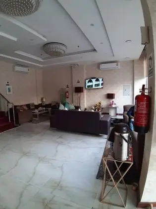 OYO 482 Sewan Hotel Apparments - Lobi