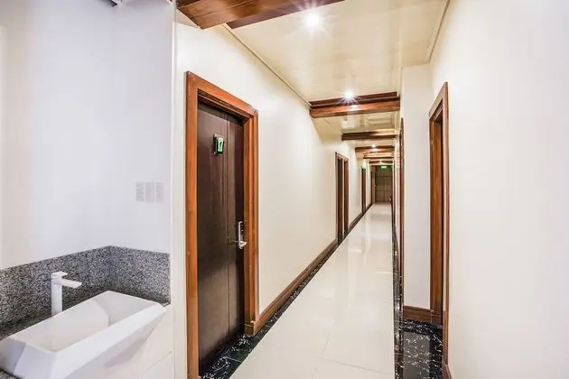 OYO 489 Casa Mia Hotel Suites - Lobi