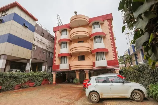 OYO 48910 Hotel Blue Bird