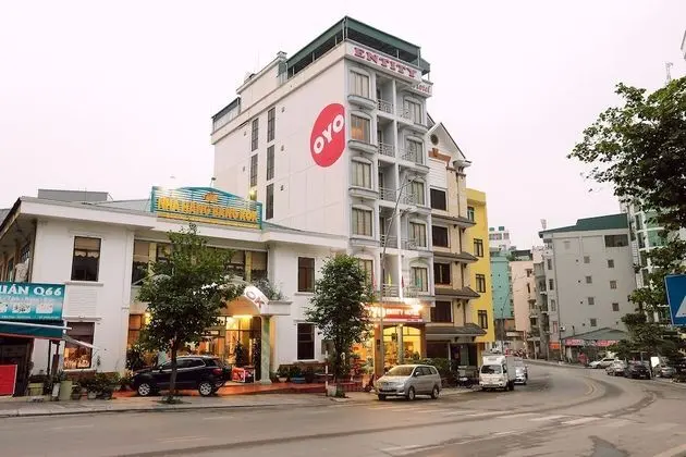 OYO 495 Entity Hotel - Dış Mekan