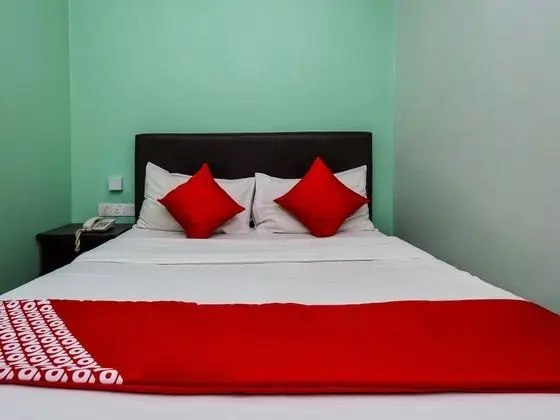 OYO 499 Comfort Hotel Sentul - Oda