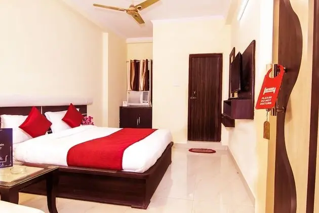 OYO 4998 Sara Residency - Öne Çıkan Resim