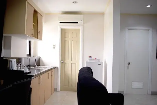 OYO 506 153 Executive Suites - Mutfak