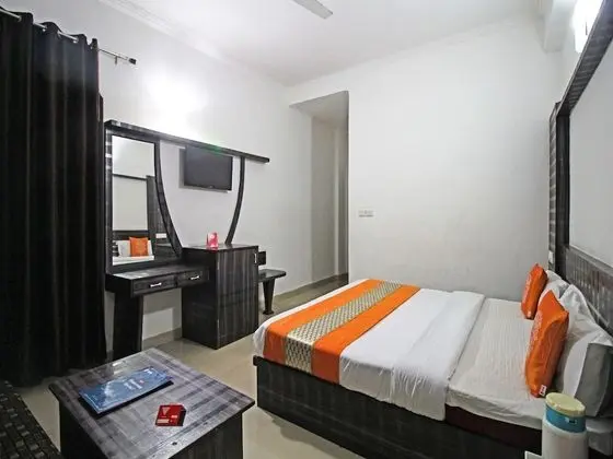 OYO 5093 Hotel Broadway