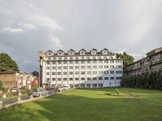 OYO 5174 Hotel Pamposh - Dış Mekan