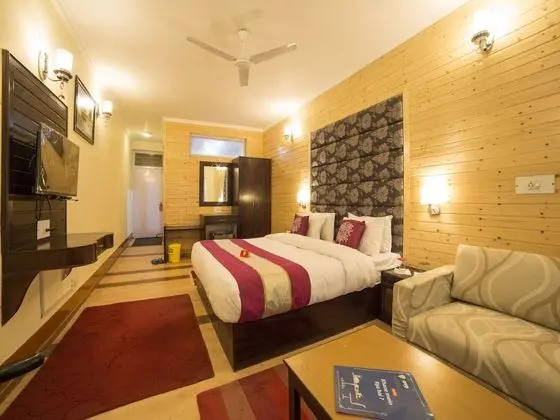 OYO 5174 Hotel Pamposh - Oda