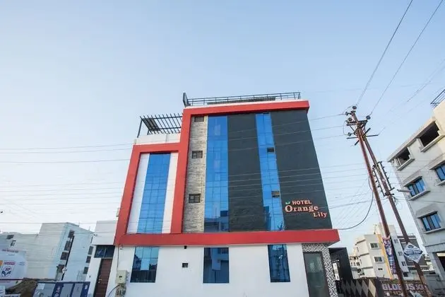 OYO 5253 Hotel Orange Lily