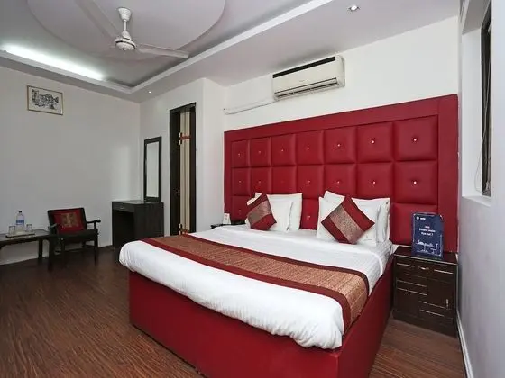 OYO 526 Hotel Asees Inn