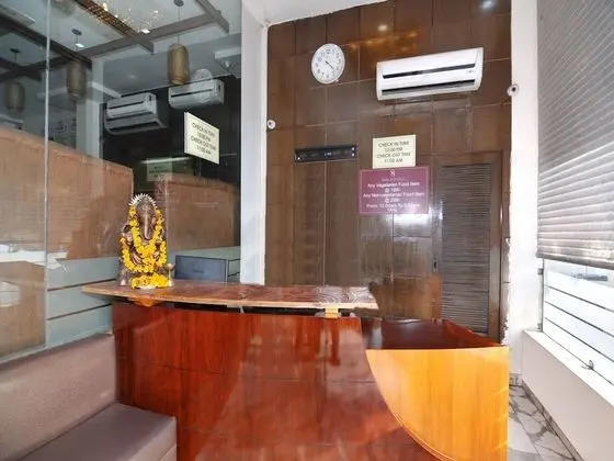 OYO 5270 Sam Hotel - Lobi