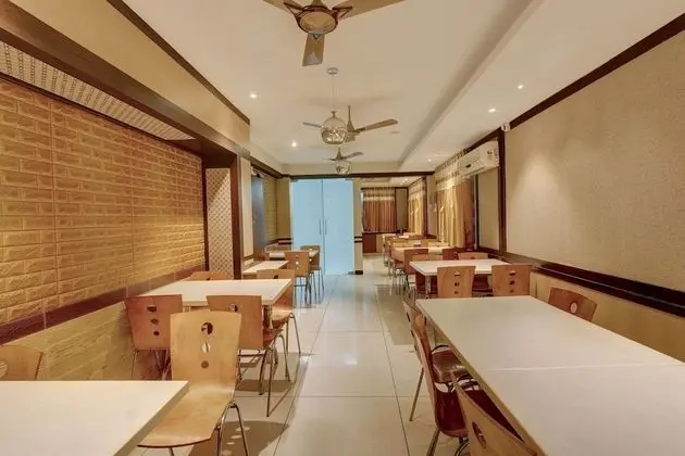 OYO 5342 Motel Gajraj Continental- A Unit Of Gajraj Hotels Pvt Ltd - Yerinde Yemek