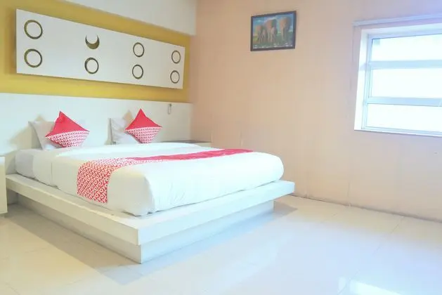 OYO 542 Majestiq Hotel